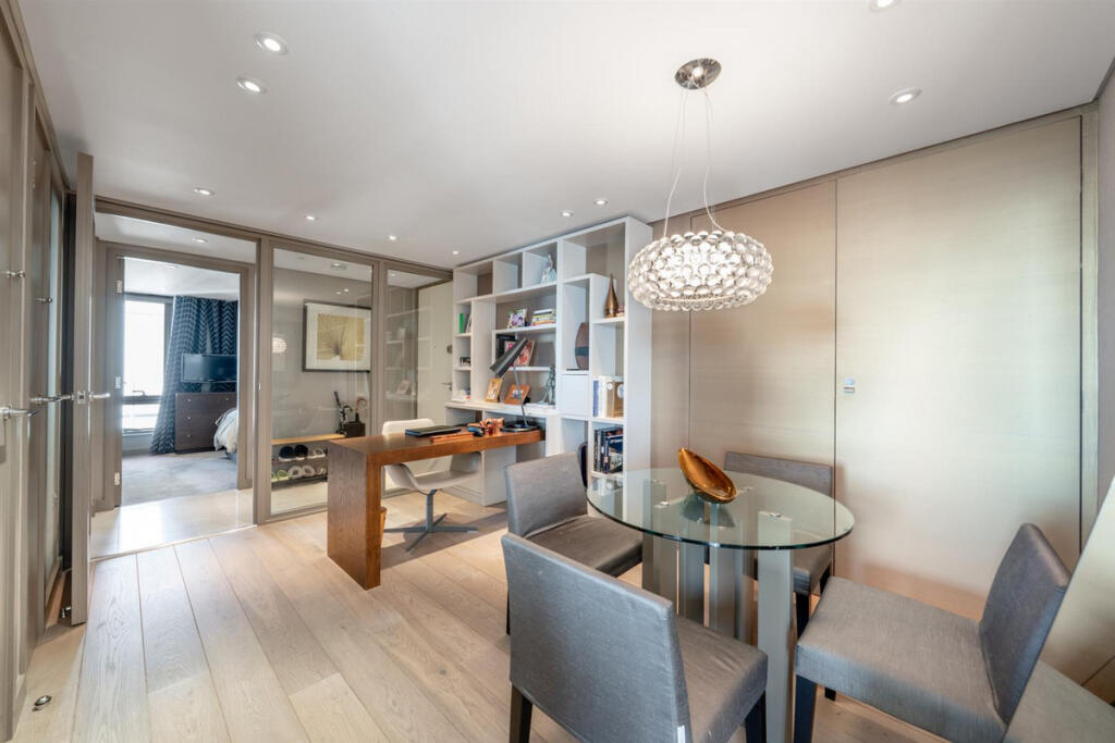 Apartment in London - More