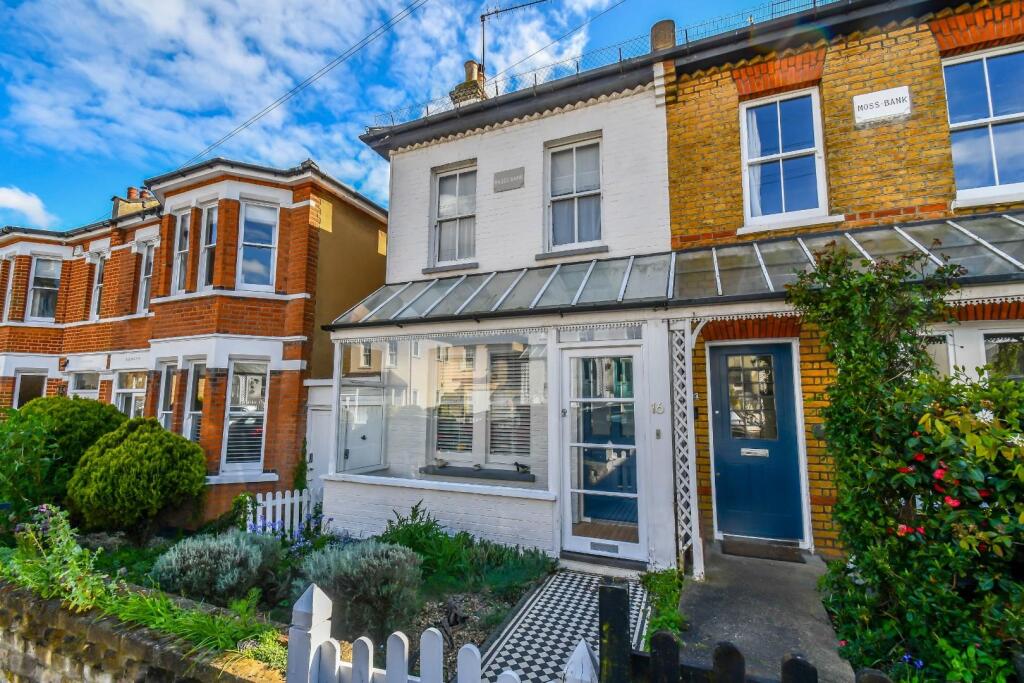 2-bed semi-detached on Queens Road, Leigh-On-Sea, £525,000