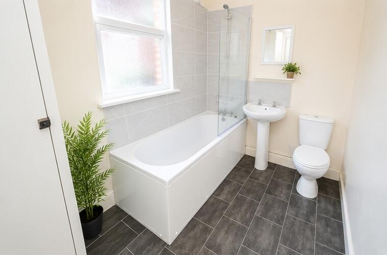 (4BED) Derby Grove, Lenton, Nottingham, NG7 - View 5