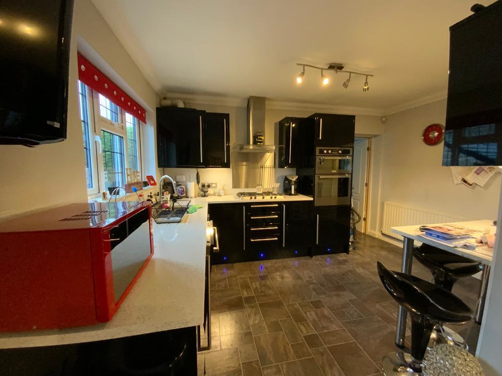 Diban Avenue, Elm Park, Essex, RM12 4YE photo 2