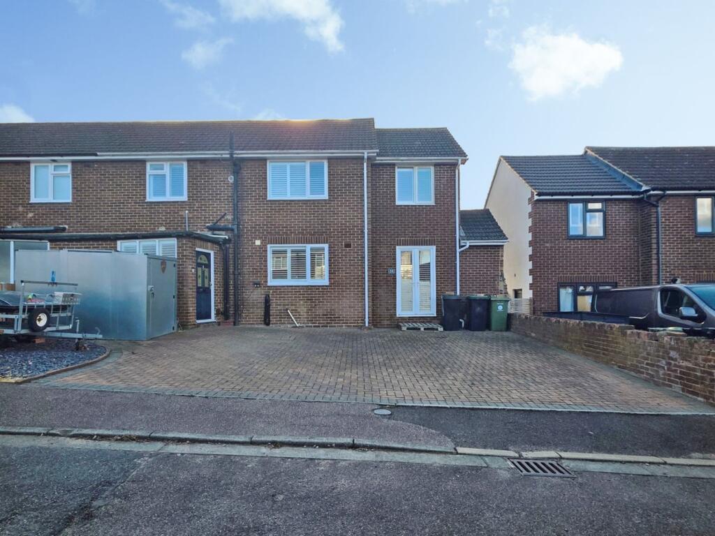 4-bed semi-detached on Chiltern Close, Lidlington, Bedfordshire, MK43, £475,000