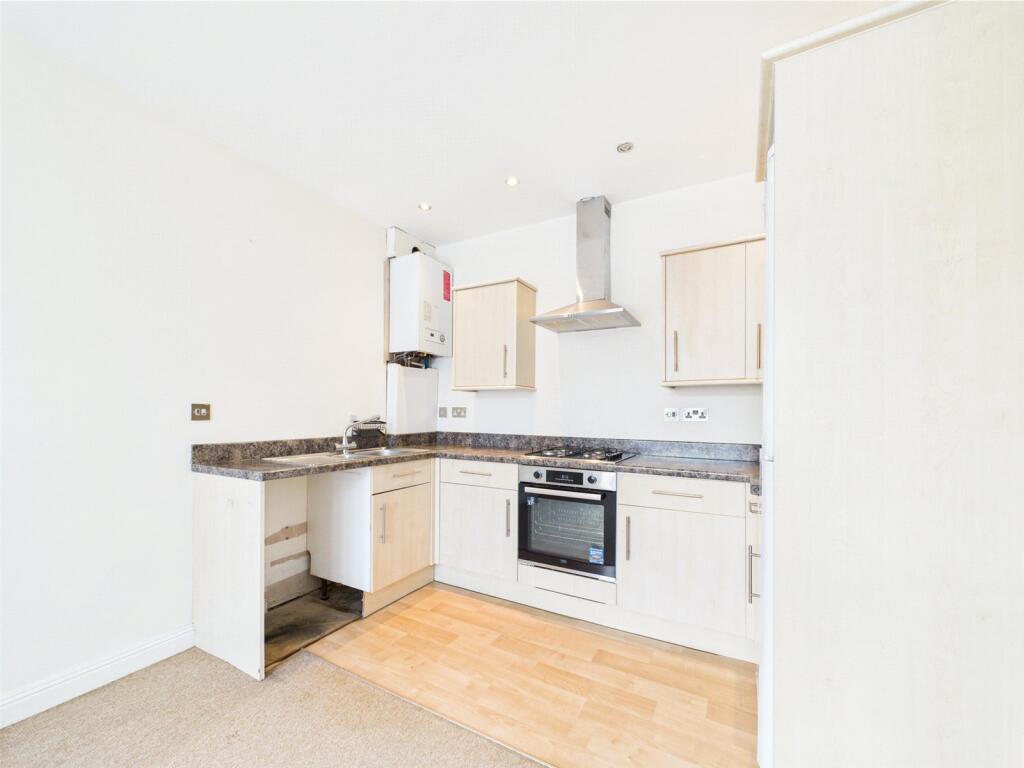 Apartment in Christchurch, Pokesdown, Bournemouth - View 4