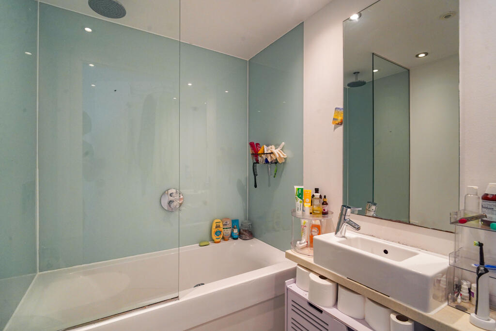 Apartment in Salford, Greater Manchester - More