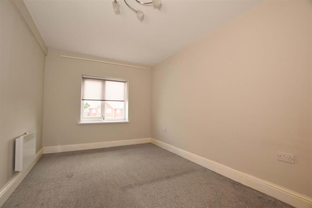 House in Rochdale, Stanycliffe - View 5