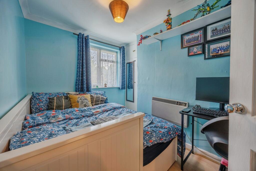 Apartment in Croydon - View 5