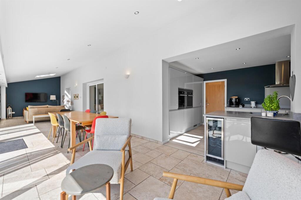House in Rushcliffe, Bingham - More