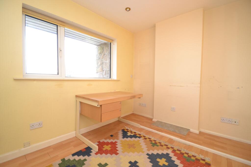 House in Bradford, West Yorkshire - View 3