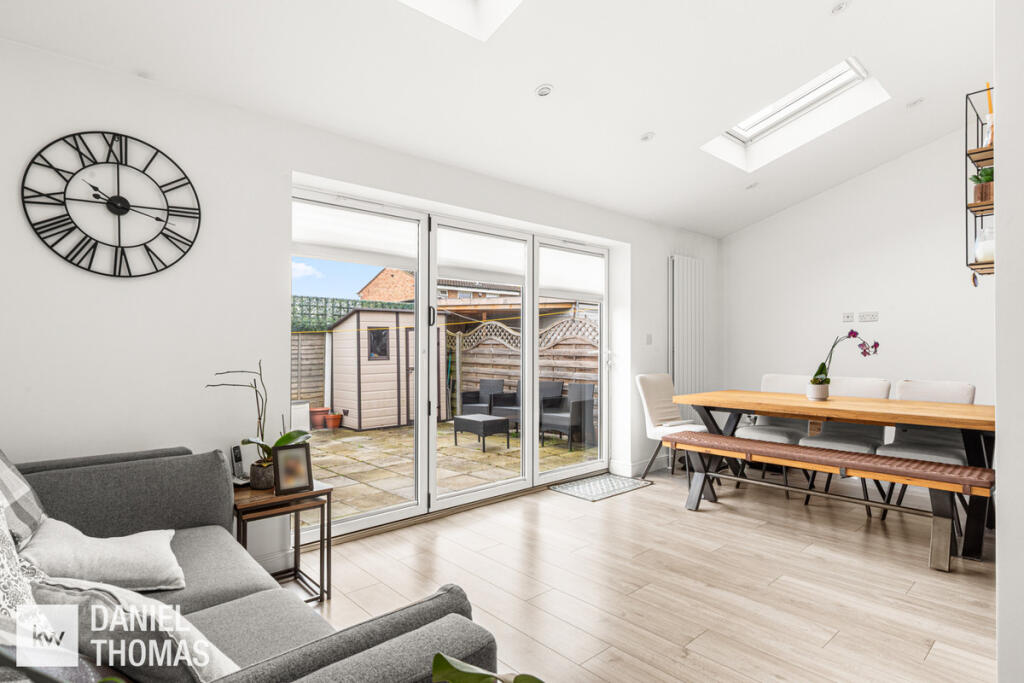 House in Epping Forest, Ninefields, Waltham Abbey - More