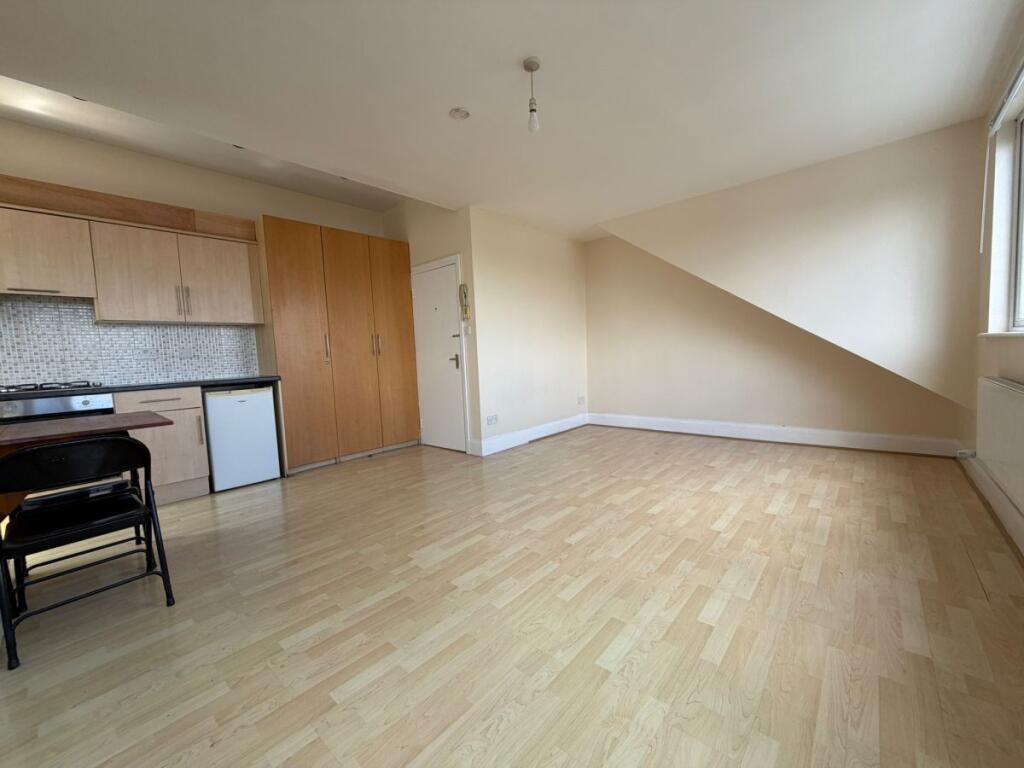 Studio flat for rent
