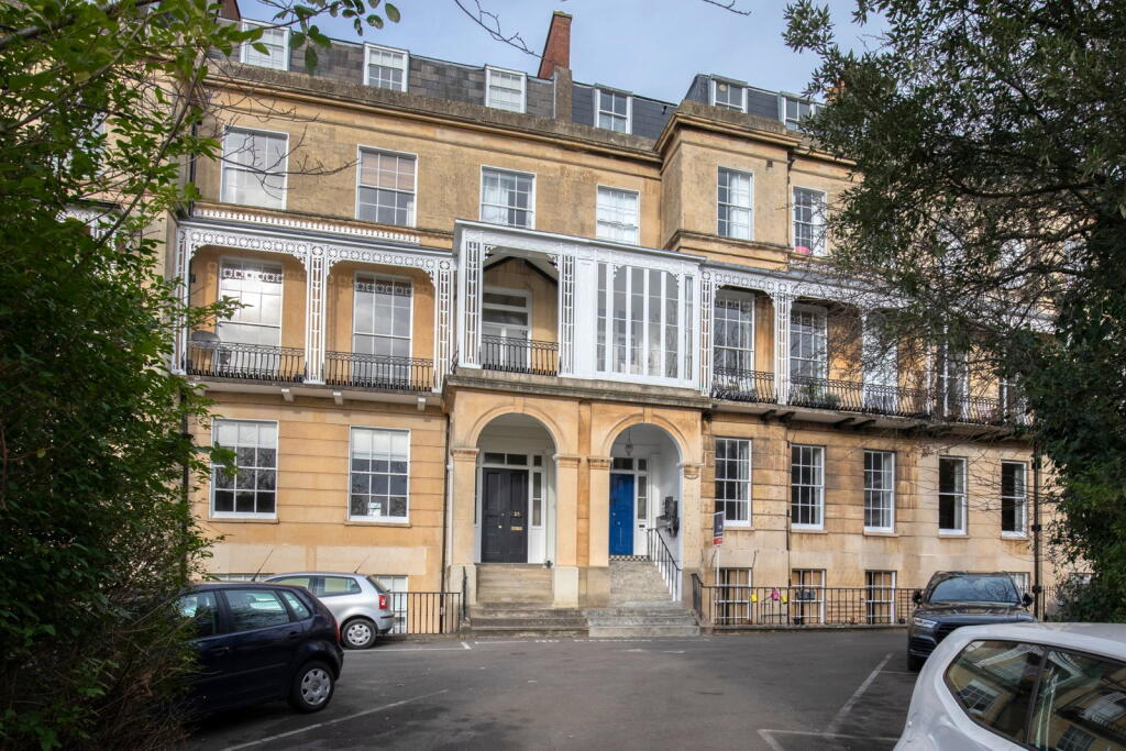 2-bed flat on Lansdown Place, Cheltenham, Gloucestershire, GL50, £180,000