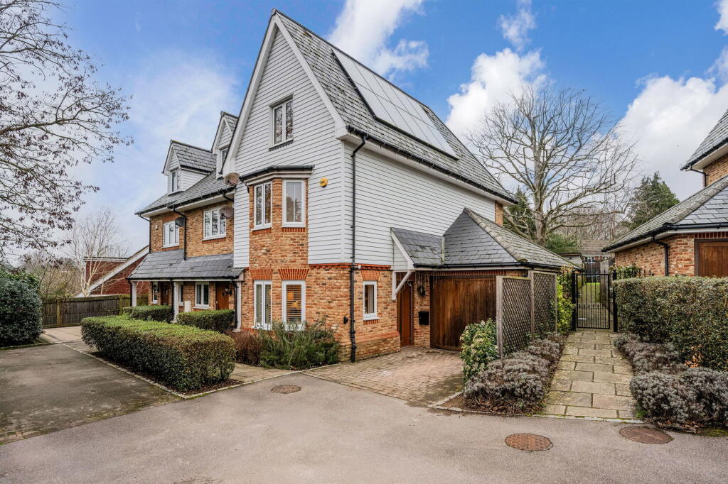 Main image of property: Bluehouse Lane, Oxted, RH8 0AJ