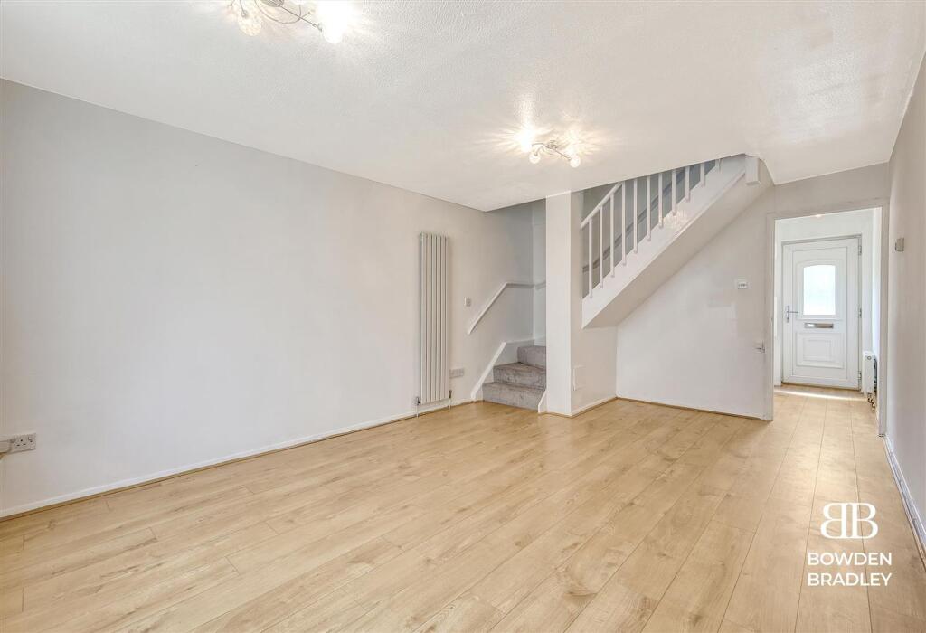 Overton Drive, Romford, RM6 photo 2