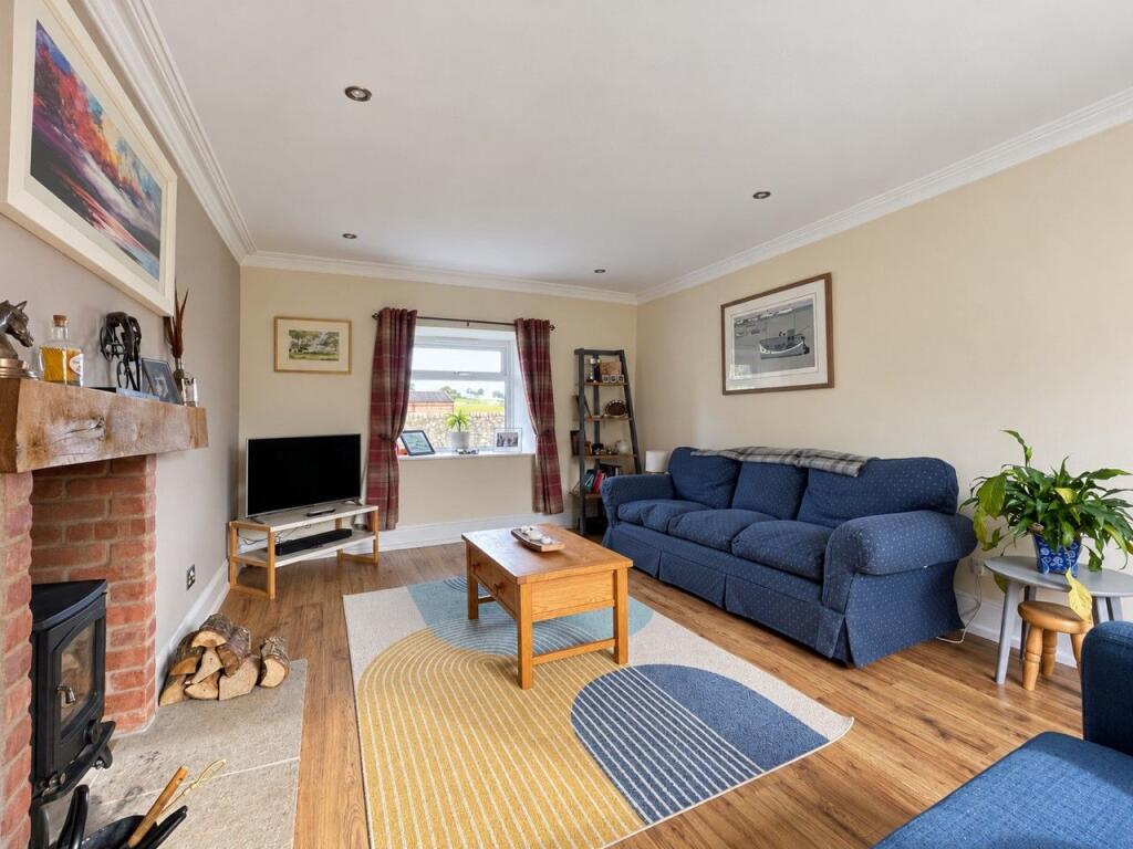 House in Kirkcaldy, Perth and Kinross - More