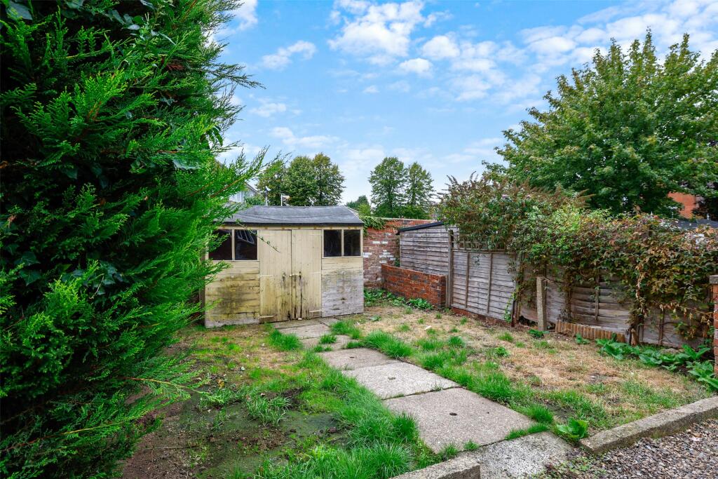 House in Mole Valley, Rose Hill, Dorking - View 4