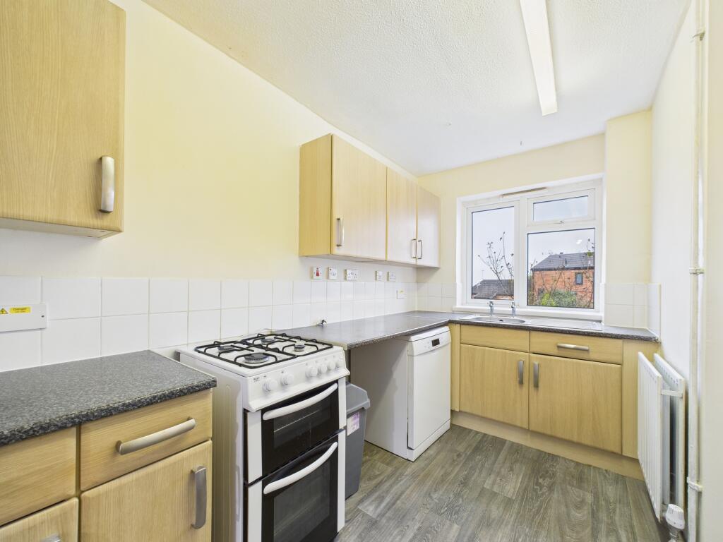House in East Staffordshire, Winshill - More