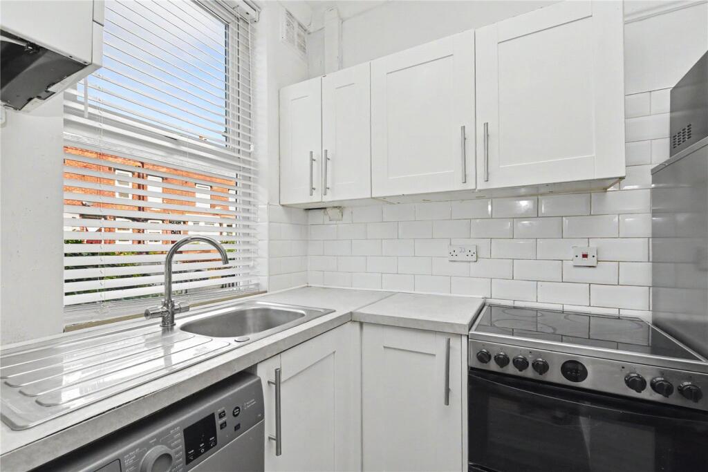 House in Leeds, West Yorkshire - View 4