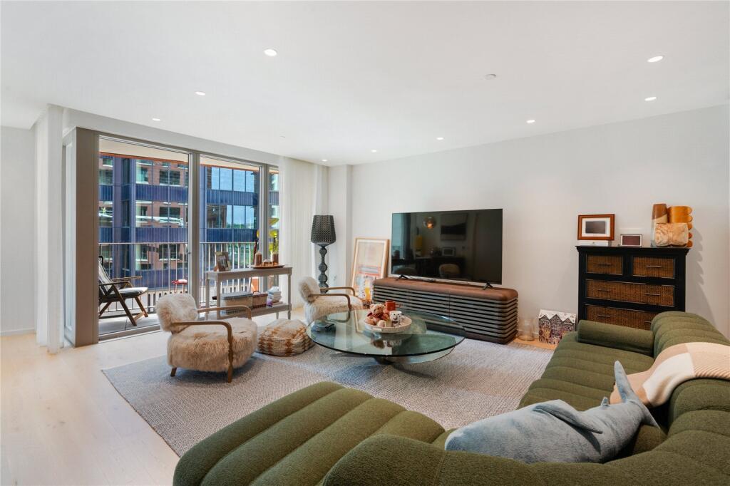 Main image of property: Lewis Cubitt Walk, London, N1C