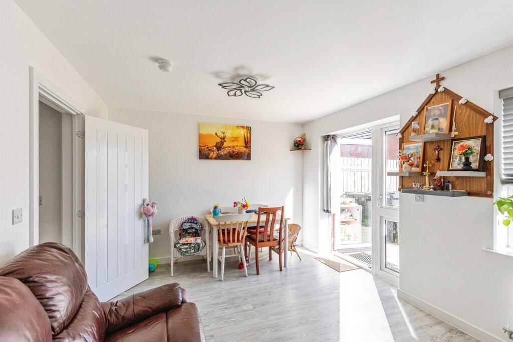 House in Kettering, Hanwood Park - View 4
