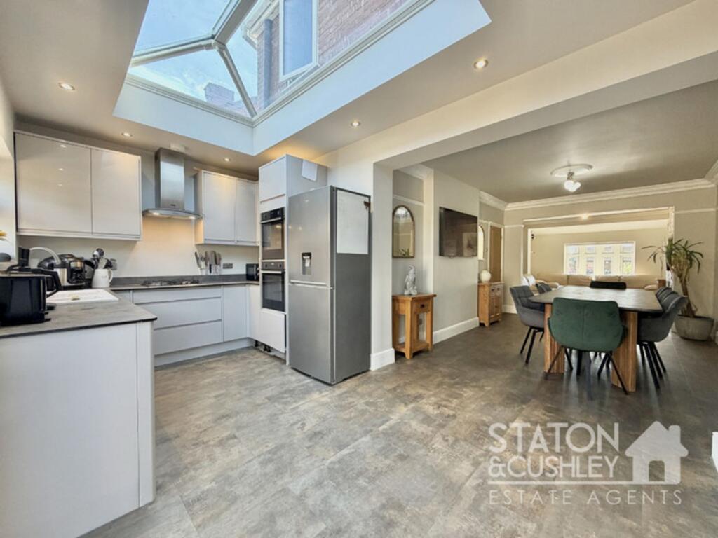 House in Mansfield, Forest Town - View 3