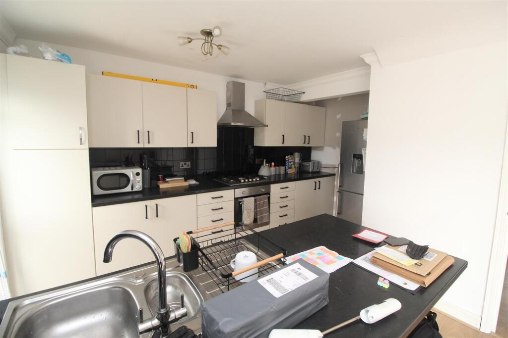 House in Cardiff, Trowbridge - View 2