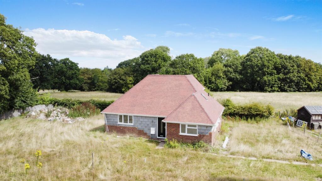 3-bed detached on Chitcombe Road, Broad Oak, £475,000
