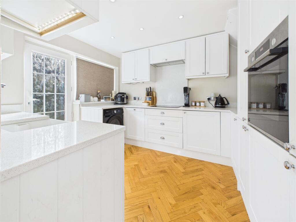 Avington Close, Tilehurst, Reading – pohled 5