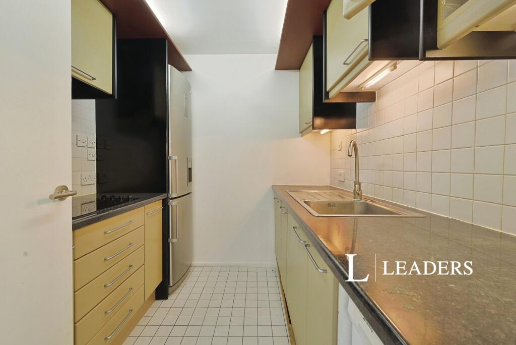 Apartment in London, Earl's Court - View 3