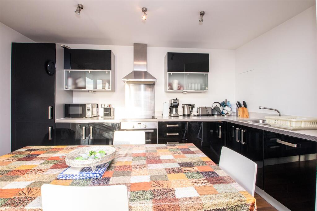Apartment in Milton Keynes - View 4