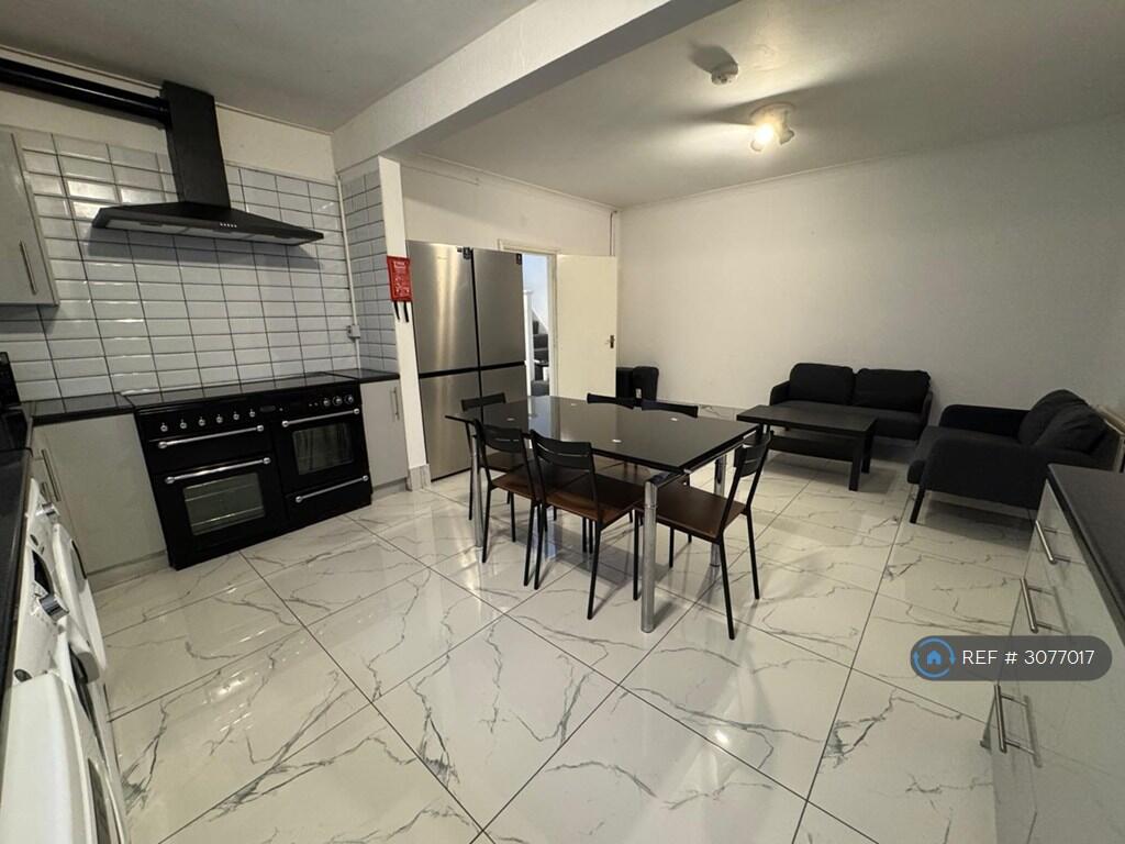 House in Southampton - View 5