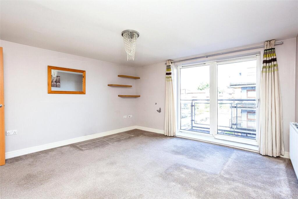 Apartment in Crawley, West Sussex - View 4