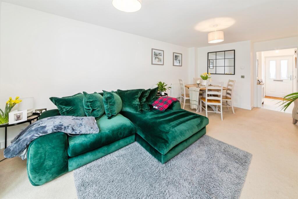 Sycamore Way, Hassocks photo 3
