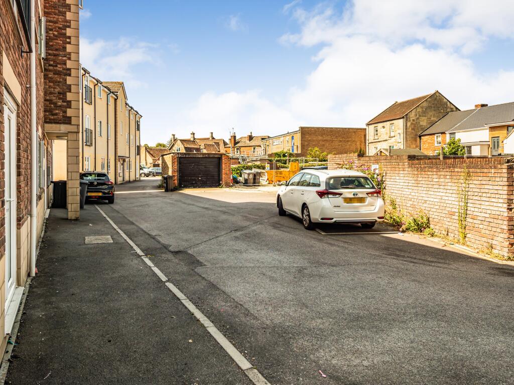 Flat 7, Bolwell Place, Wiltshire, SN12 7FB photo 4