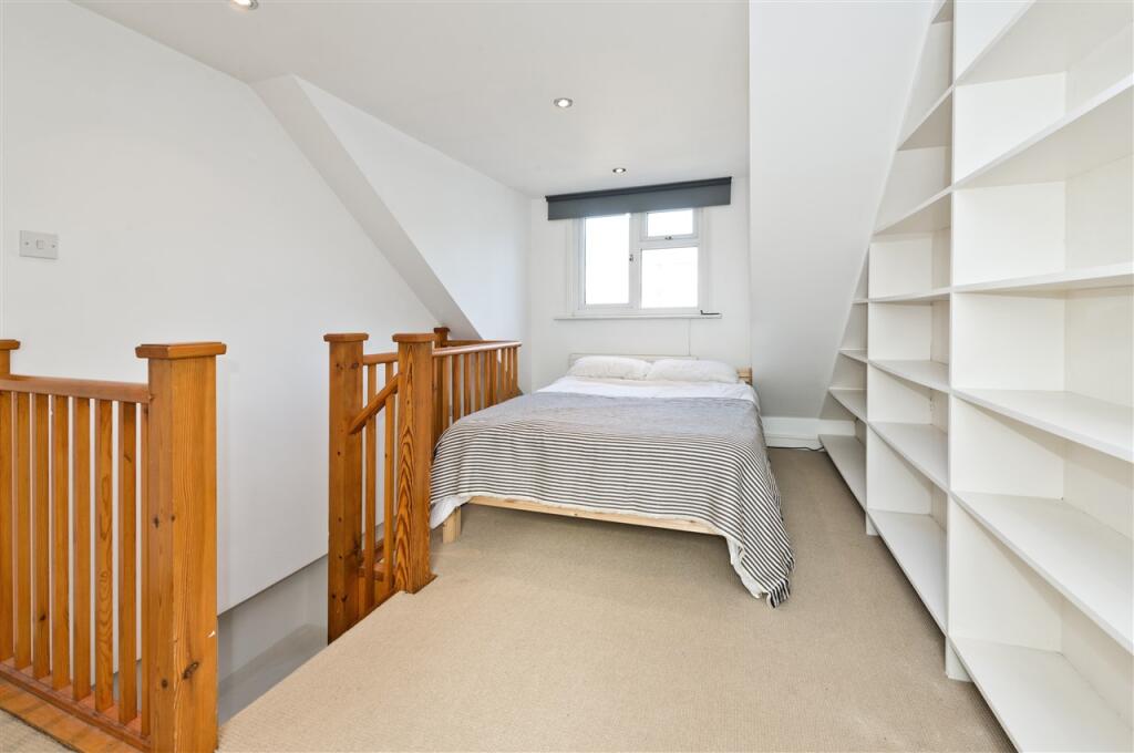 House in London, Bankside, Southwark - More