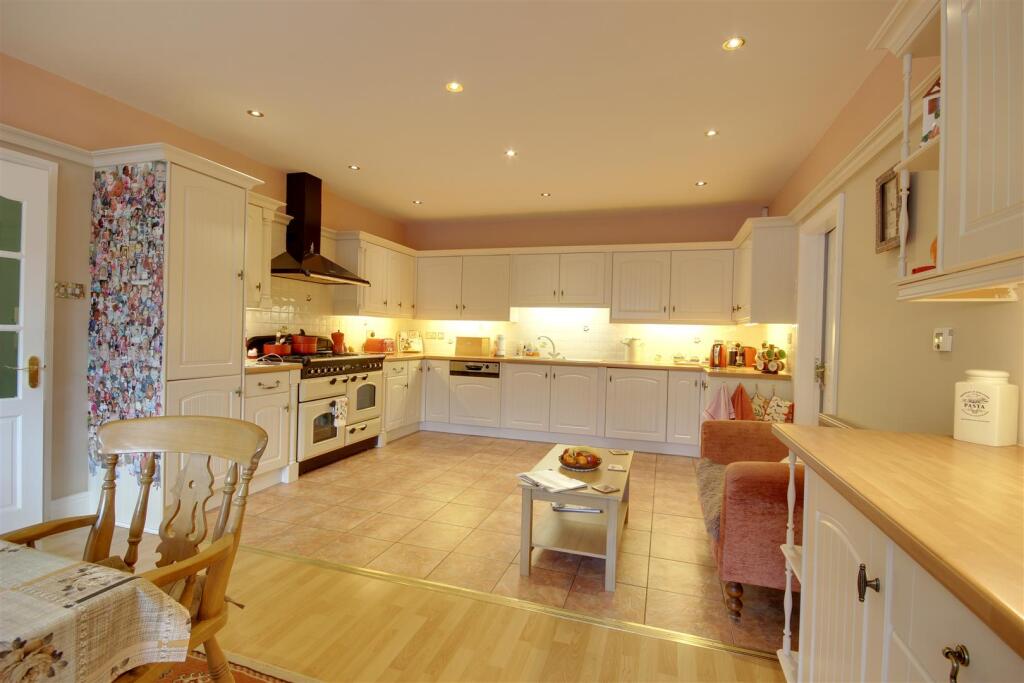 House in Hull, West Ella - More