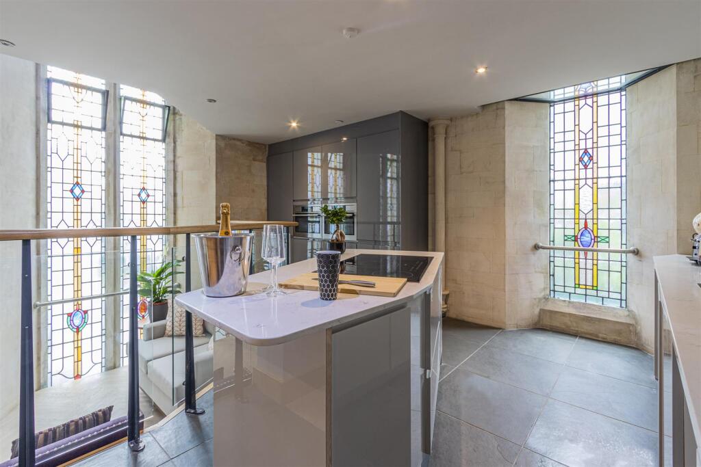 Apartment in Cardiff, Adamsdown - View 2