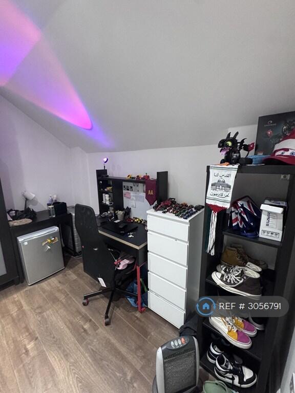 6 bedroom detached house for rent