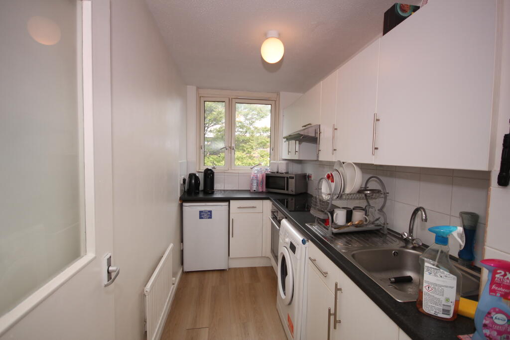 Cadbury Way, London photo 3