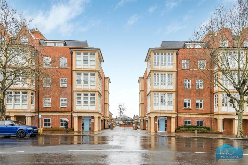 Main image of property: High Road, North Finchley, London, N12