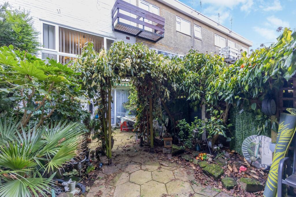 6, Hurley Drive photo 2