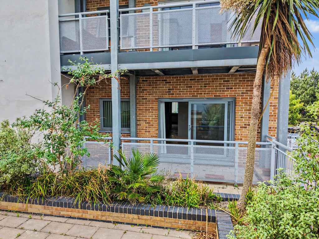 Apartment in Poole, Harbour Reach - View 3