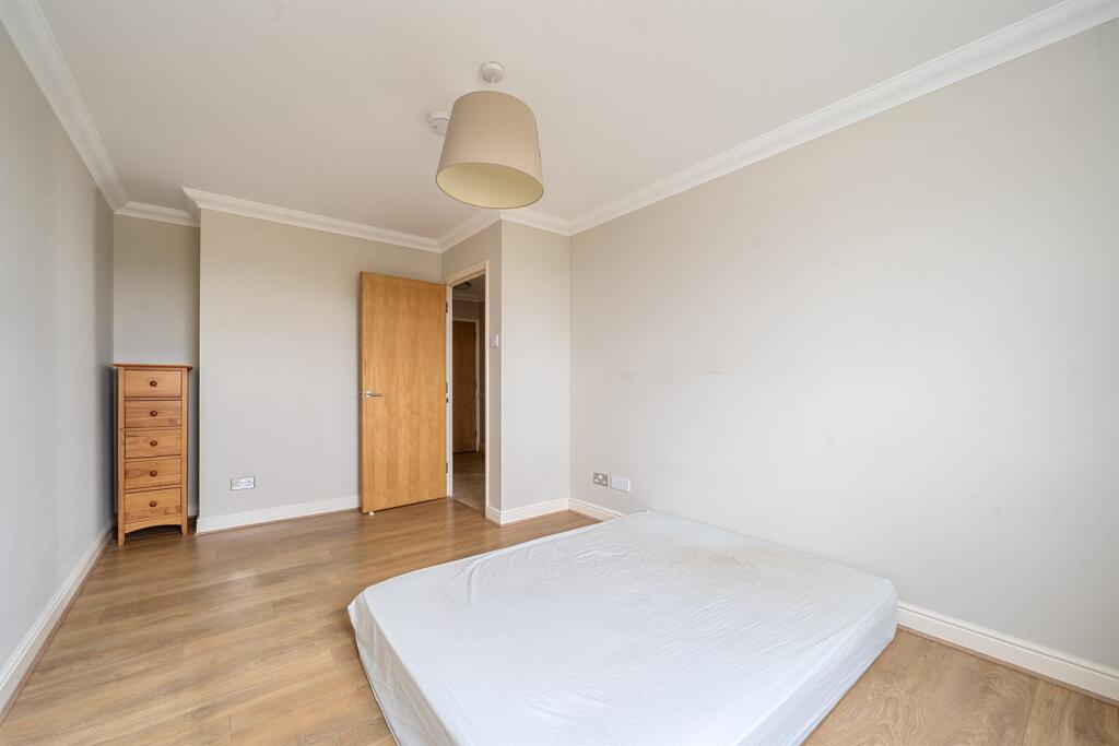 Apartment in London, Gallions Reach - More
