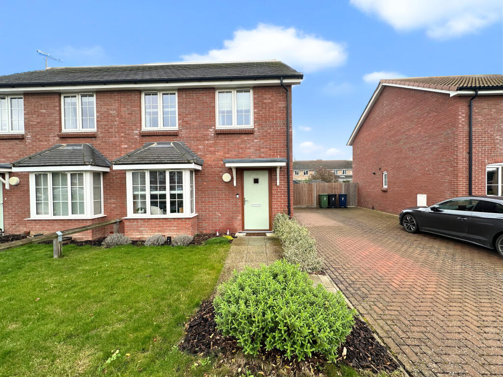 3-bed semi-detached on Cooke's Field, Cambridge, CB25, £200,000