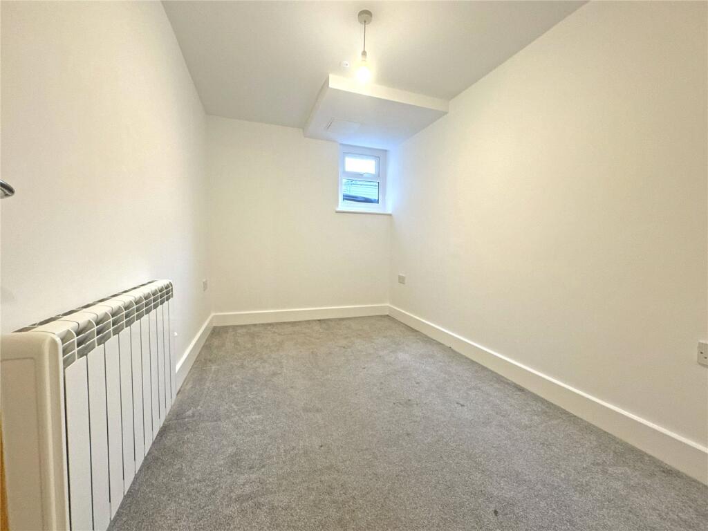 Apartment in East Grinstead, Sunnyside - More