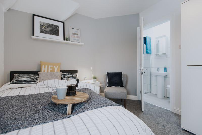 Main image of property: EN-SUITE ROOM TO SUIT PROFESSIONALS