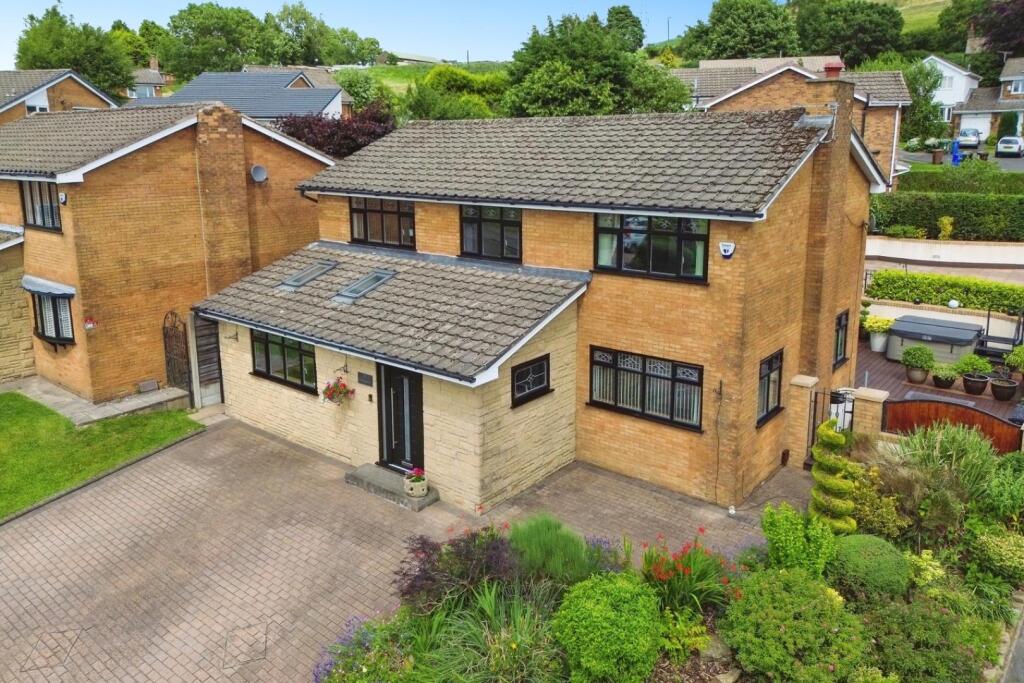 Main image of property: Oakcroft, Stalybridge, Cheshire, SK15 2UQ