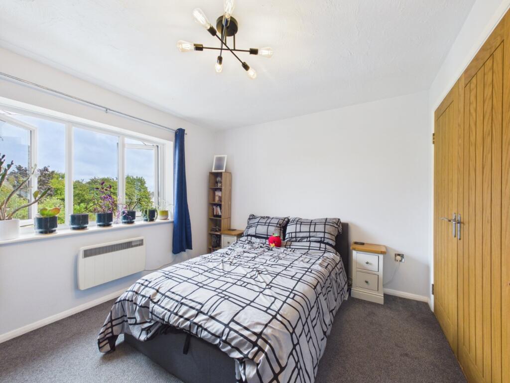 Apartment in Slough - View 5