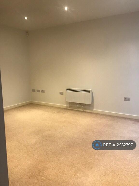Apartment in Manchester, Greater Manchester - View 5