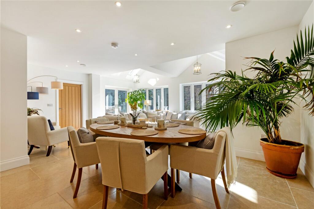 Andover Road, Highclere, Newbury, Hampshire, RG20 photo 2