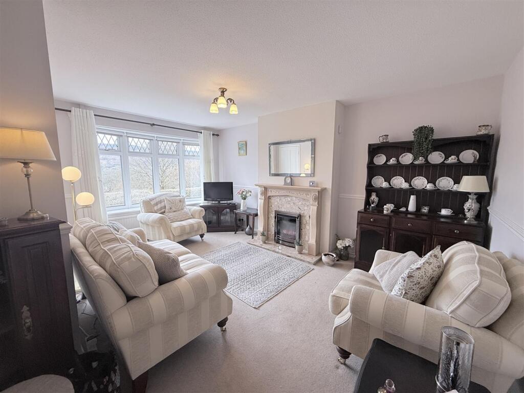 3-bed semi-detached on Greenhill Drive, Aberdare, £195,000