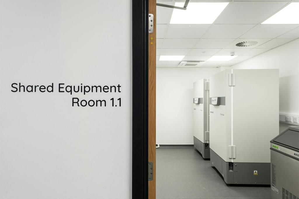 08 journey_First-Step-Cambridge_shared-equipment-lab_C1440.jpg